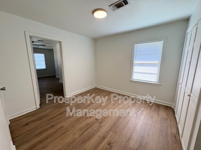 Building Photo - 703 Briarcliff Rd