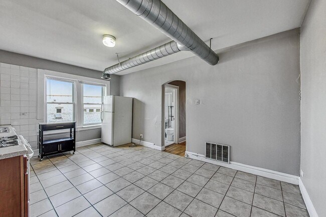 Building Photo - 2444 N Campbell Ave