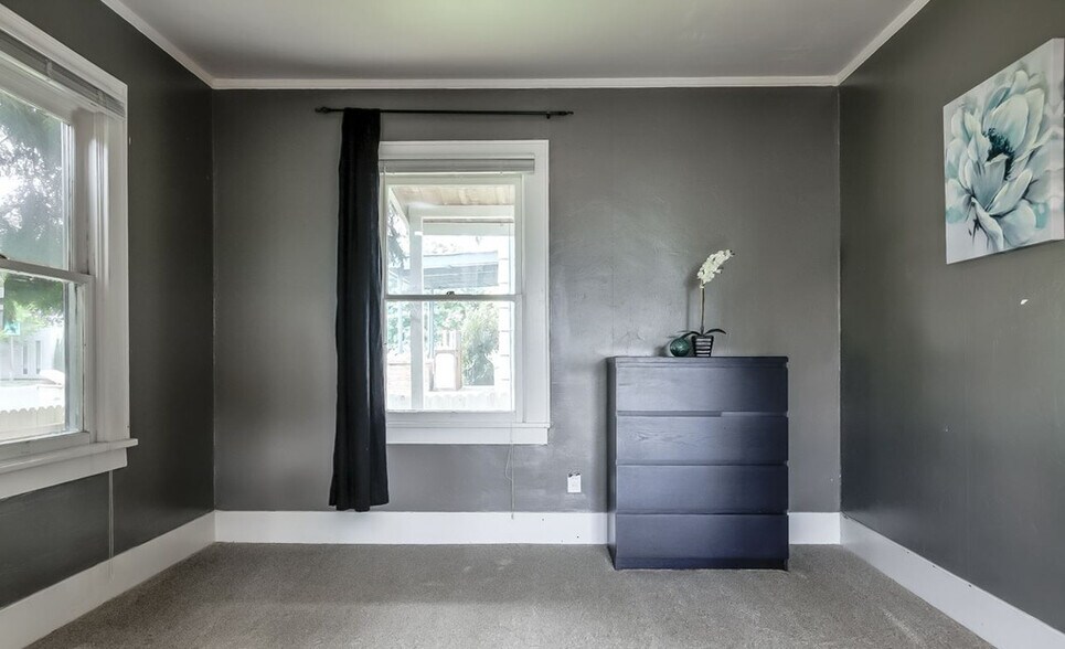 Bedroom 1 - 353 Southwest B Avenue
