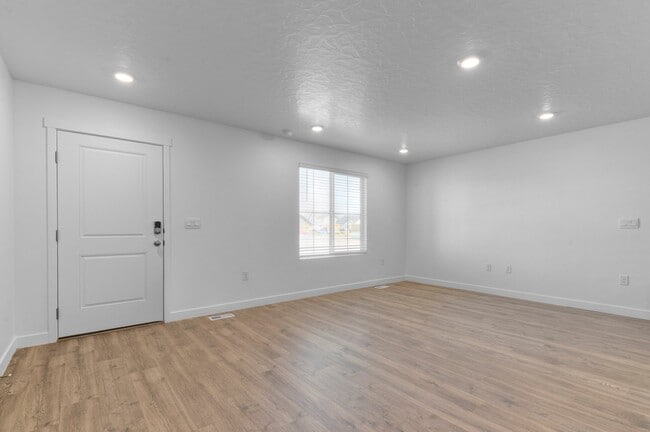 Building Photo - 1523 E 720 N