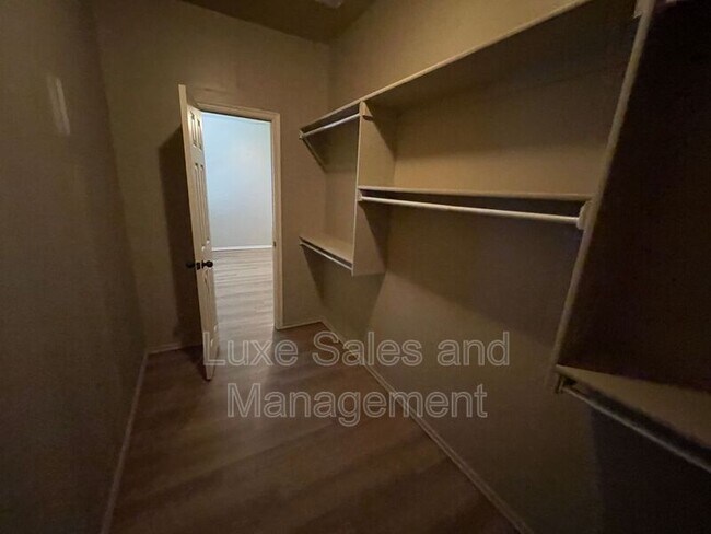 Building Photo - 1317 Garden Gate Dr