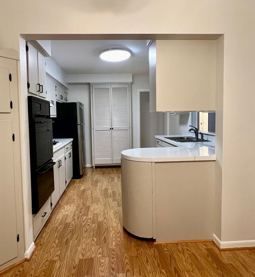 Building Photo - 1735 Forest Dr