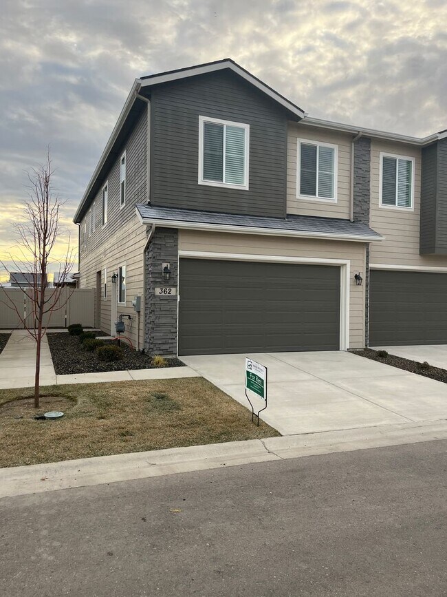 Building Photo - BRAND NEW Spacious 3 Bed 2.5 Bath + Office Townhouse