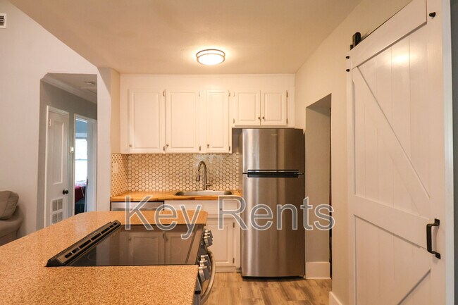 Building Photo - 206 Brown Rd