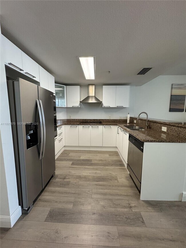 Building Photo - 170 SE 14th St