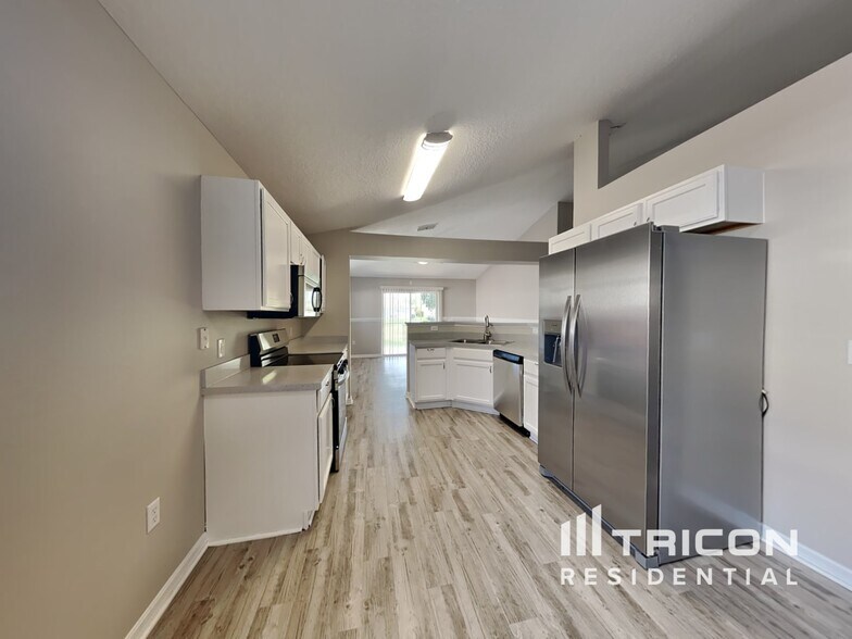 Building Photo - 262 King Arthur Ct