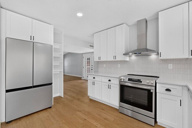 Building Photo - 243 Woodhurst Dr