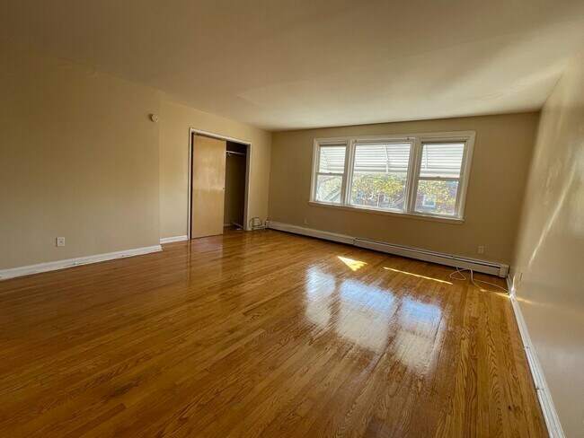 Building Photo - 28 McAdoo Ave