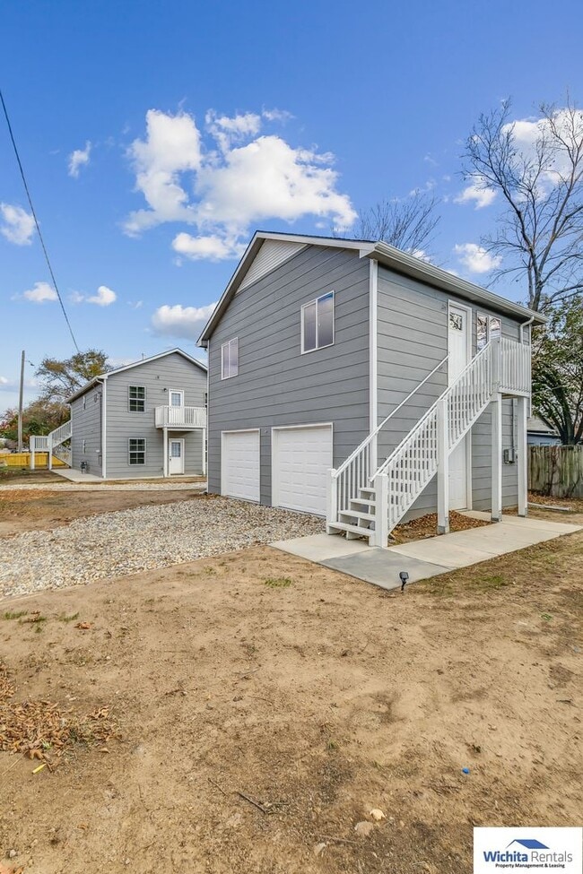 Building Photo - Newer construction 3 bedroom 2 bath