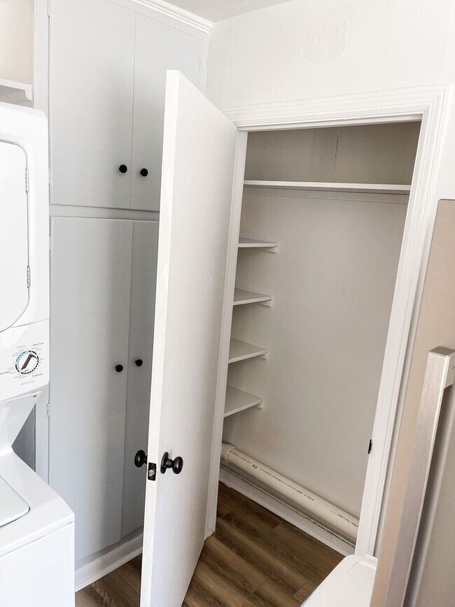 Building Photo - Charming Apt near Savannah's Historic District! Unit 1