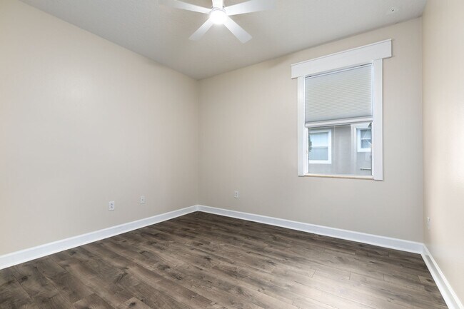 Building Photo - 3961 Knott Dr