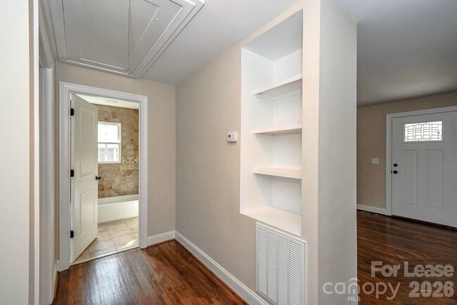 Building Photo - 2117 Scott Ave