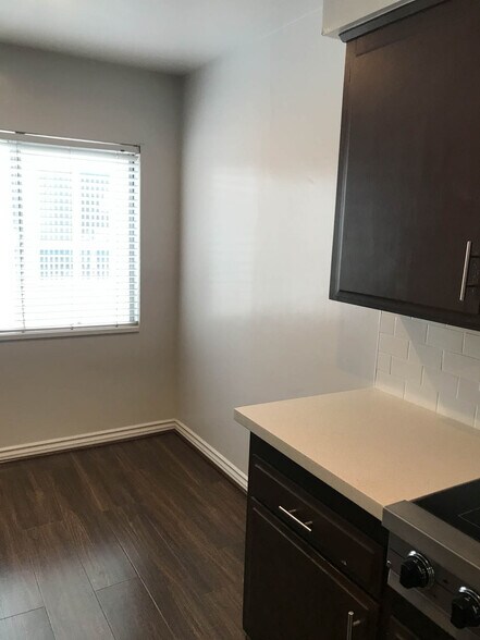 Building Photo - 1126 N Central Ave