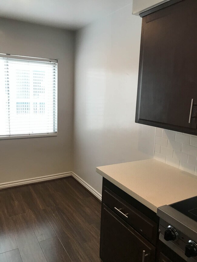 Building Photo - 1126 N Central Ave