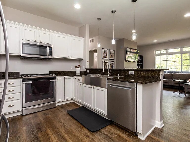 Building Photo - 5439 Twin Oaks Dr