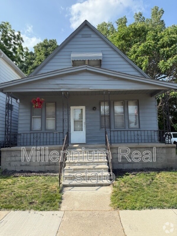 Building Photo - 15251 Maplewood Ave