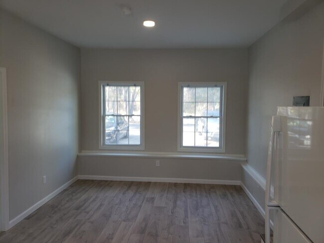 Building Photo - 2 Bancroft Rd