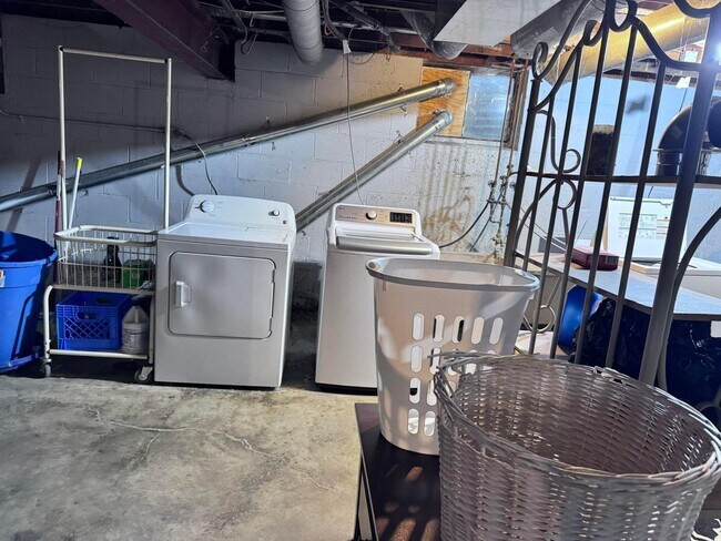 Building Photo - 2126 Harwitch Rd