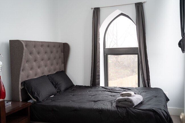 Building Photo - Luxury 4 bed + 2.5 bath apartments in East Rock