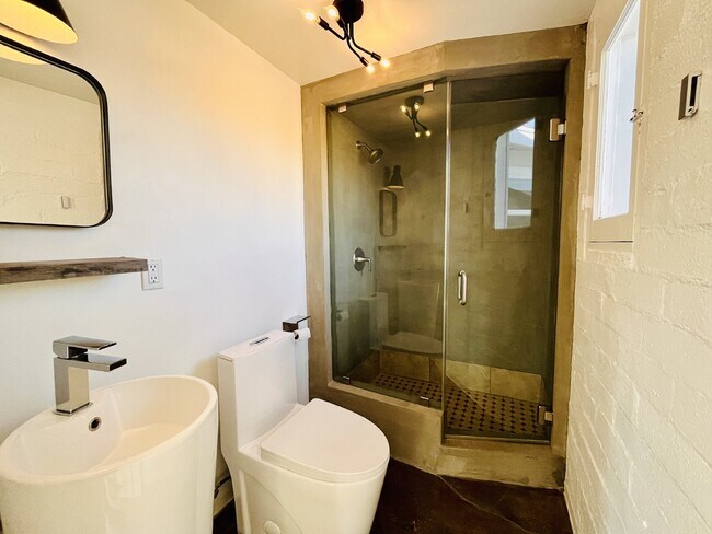 Building Photo - Adorable Studio Cabin near Joshua Tree Town Center