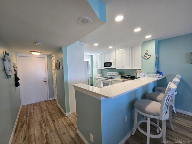 Building Photo - 10600 S Ocean Dr