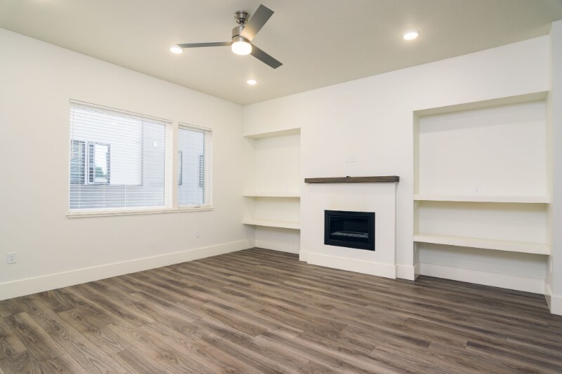 Building Photo - 2739 W Stewart Ave