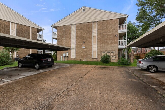 Building Photo - 2750 Holly Hall St