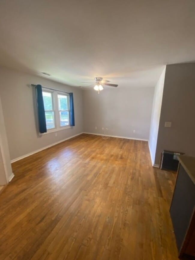 Building Photo - Cute 3 Bedroom Manchester Bungalow