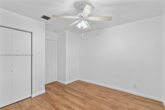 Building Photo - 1162 SW 44th Ave