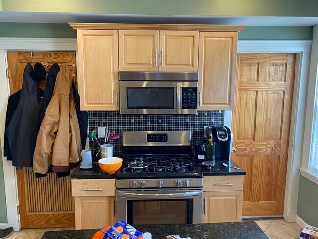 Building Photo - 19 Pleasant St