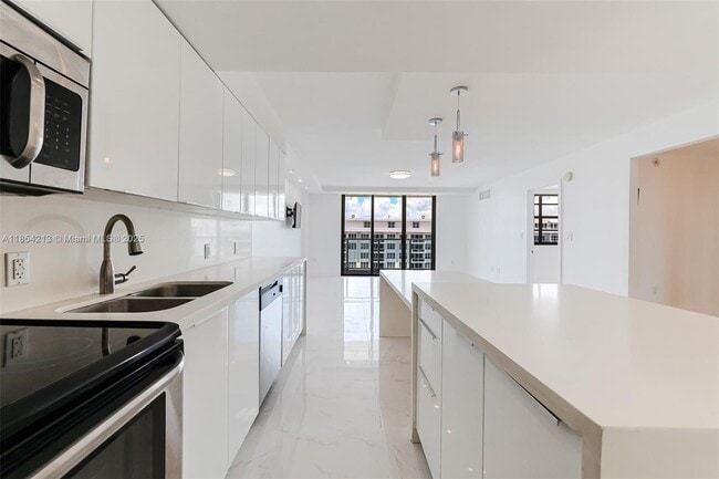 Building Photo - 5701 Collins Ave