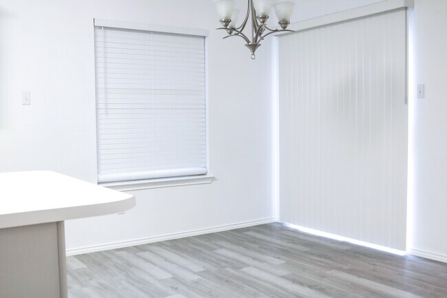 Building Photo - 17400 Bottle Springs Ln