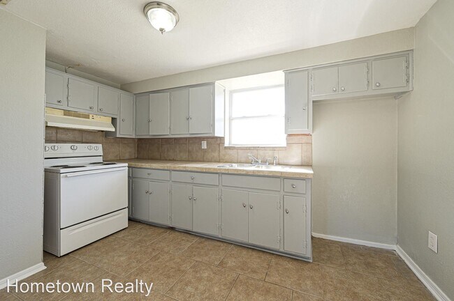 Building Photo - 3 br, 1 bath House - 4016 SE 22nd Street