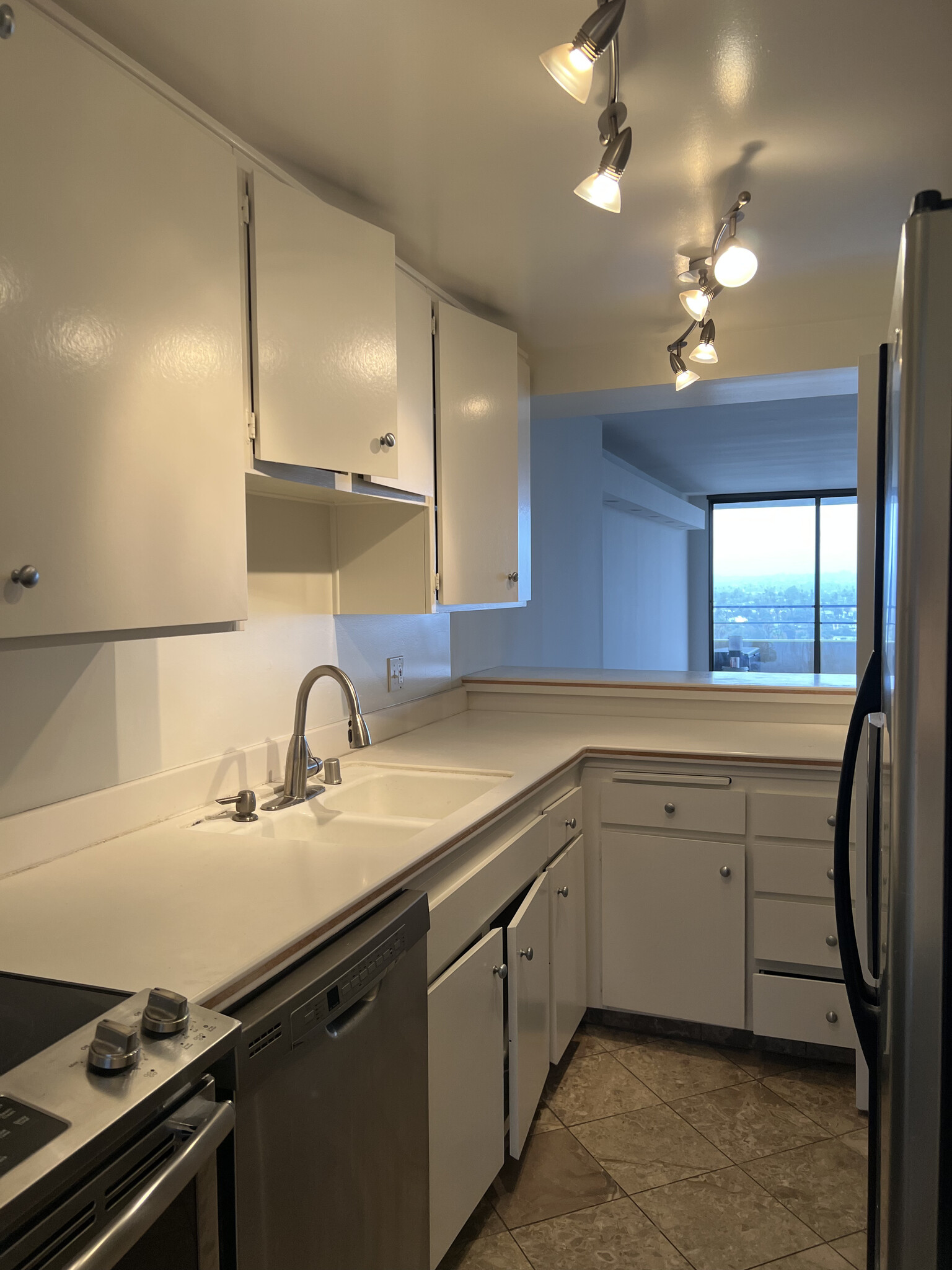Building Photo - 4337 Marina City Dr