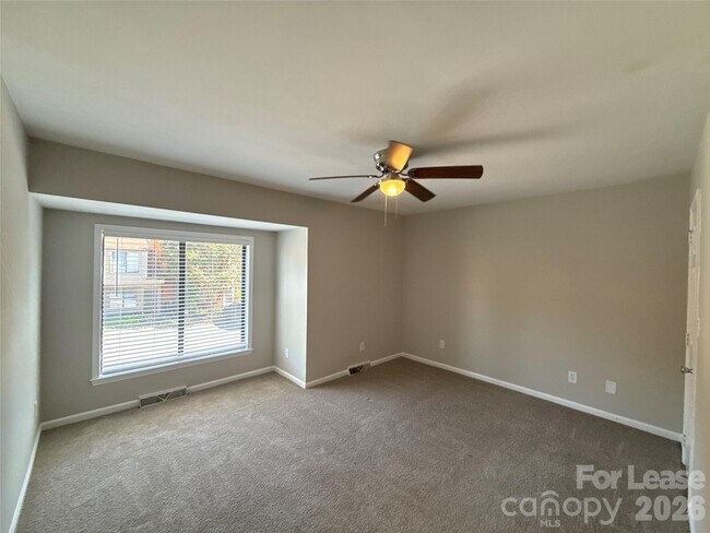 Building Photo - 2325 Brookview Ct