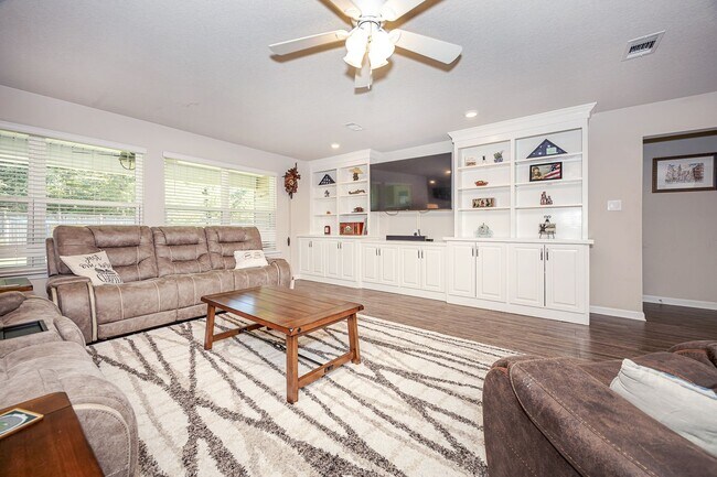 Building Photo - 9125 Bellewood Dr