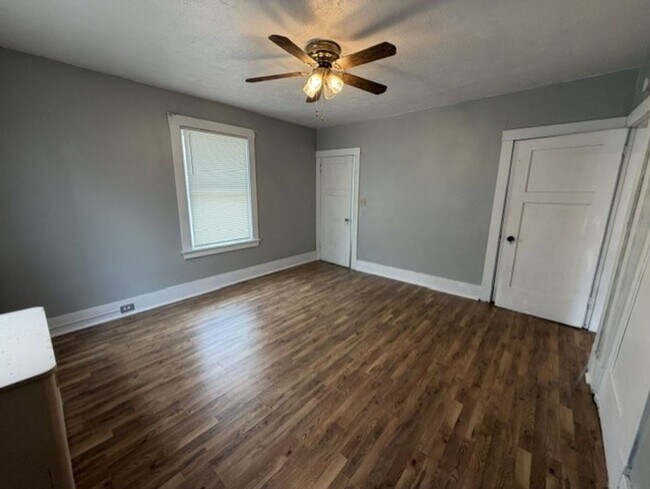 Building Photo - 256 Mabrick Ave
