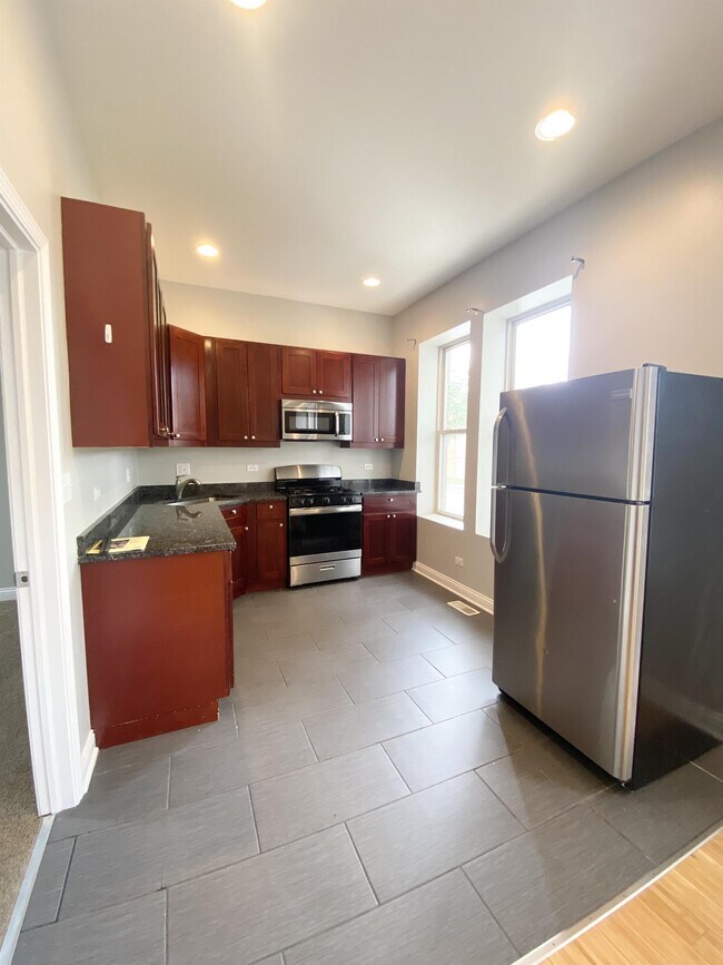 Building Photo - 3741 W Le Moyne St
