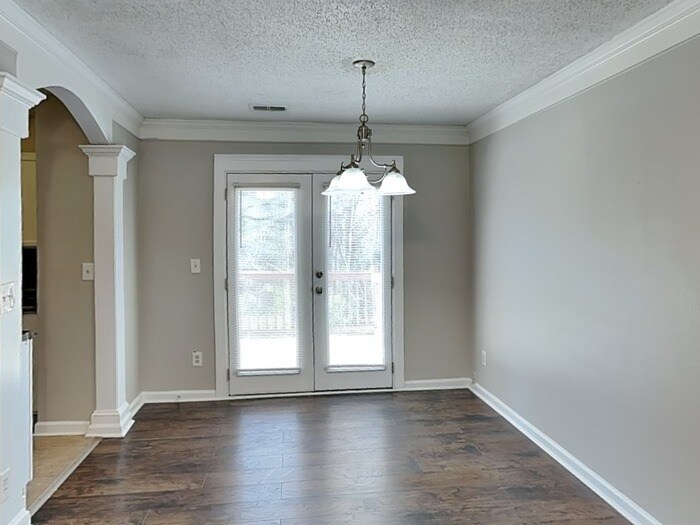 Building Photo - 5595 Fairington Pl