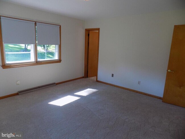 Building Photo - 1413 Cherokee Ln