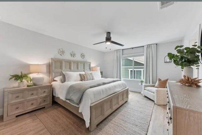 Building Photo - 3411 N Val Vista Dr