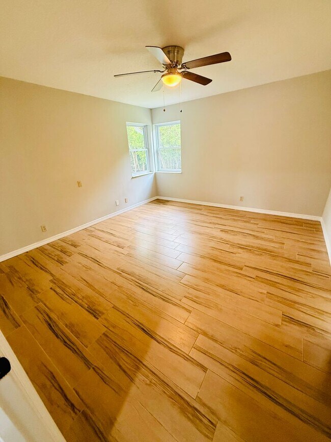 Building Photo - Boater's Dream: 4/2.5/3CG home in exclusiv...