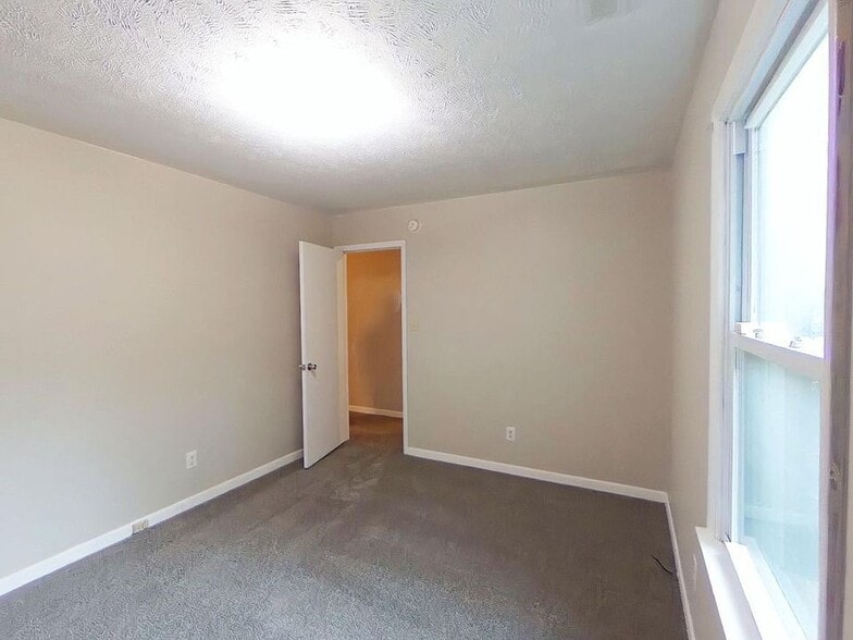 Building Photo - 7545 Fox Fern Dr
