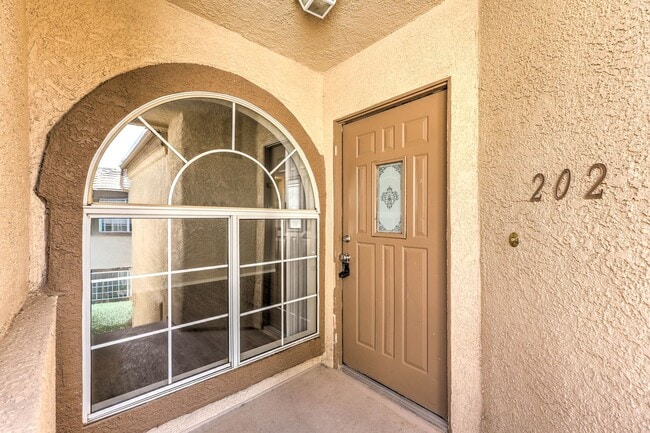 Building Photo - CONDO IN SUNHAMPTON!