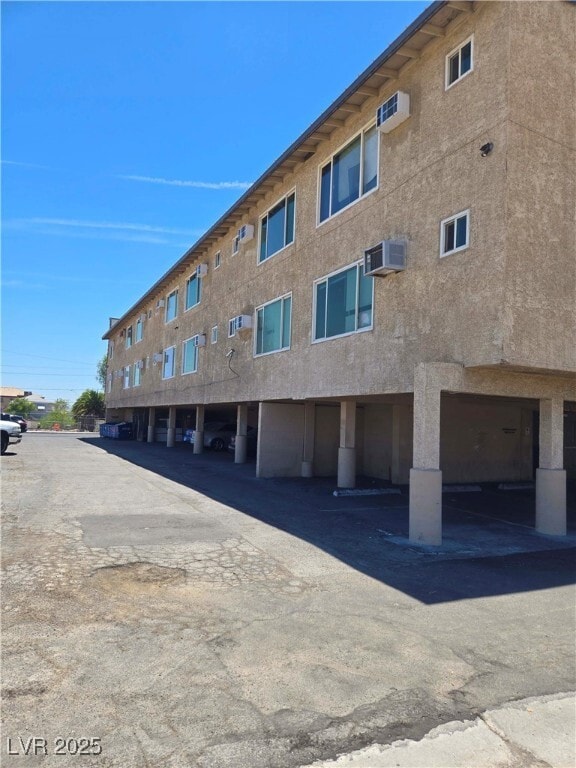 Building Photo - 305 N 10th St