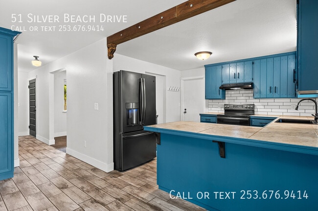 Building Photo - 51 Silver Beach Dr