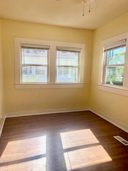 Building Photo - 508 10th Ct S