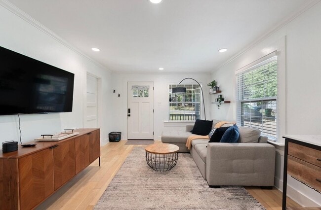 Building Photo - 5521 J St