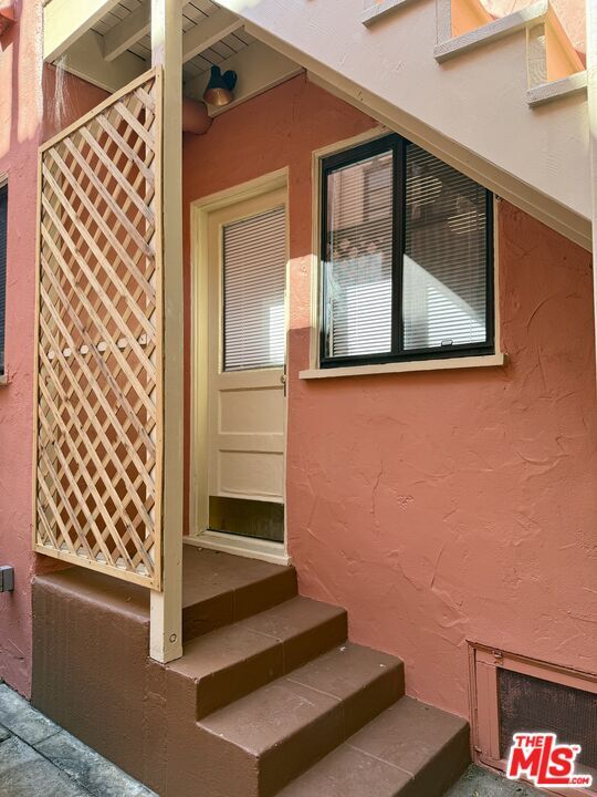 Building Photo - 840 Huntley Dr