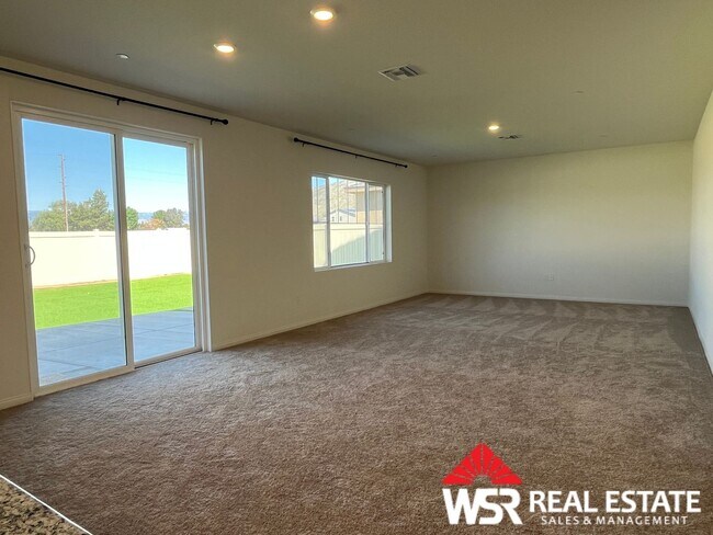 Building Photo - Stunning 6-Bedroom, 3-Bathroom Home for rent in a newer neighborhood